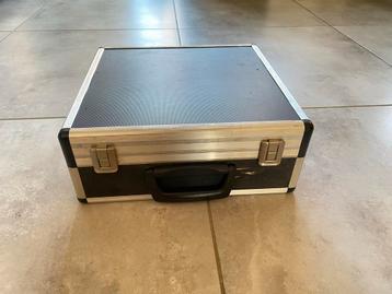 Solide (Instrumenten) koffer met Aluminium Rand beschikbaar voor biedingen