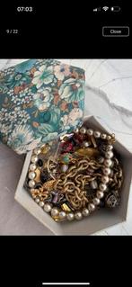 Vintage stoffen bloemen doos met sieraden, Verzenden, Zo goed als nieuw, Overige kleuren, Overige materialen