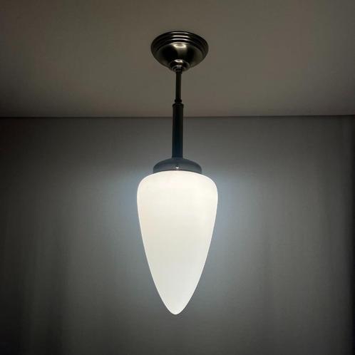 Art deco design mat chroom hanglamp menhir mat opaal glas, Huis en Inrichting, Lampen | Hanglampen, Zo goed als nieuw, Minder dan 50 cm