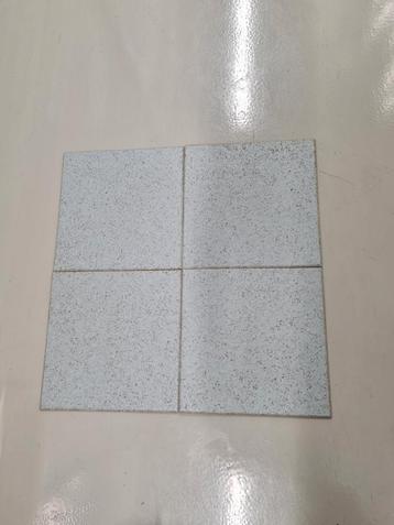 53 Kurk tegels(vloer)- 30 bij 30 cm Nieuwstaat beschikbaar voor biedingen