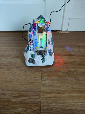 Skischans kerstdorp met bewegende elementen  beschikbaar voor biedingen