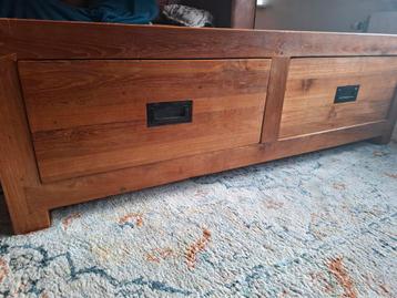 Salon tafel, met 2 mega grote opberg lades beschikbaar voor biedingen