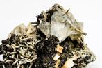 Prachtige fluoriet met kwart en Pyrrhoiet uit Rusland, Verzamelen, Mineralen en Fossielen, Ophalen of Verzenden
