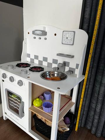 Houten Speelkeuken met Accessoires beschikbaar voor biedingen