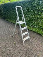 Altrex aluminium huishoud trap. 4 trede., Ophalen, Gebruikt, Trap, Opvouwbaar of Inschuifbaar