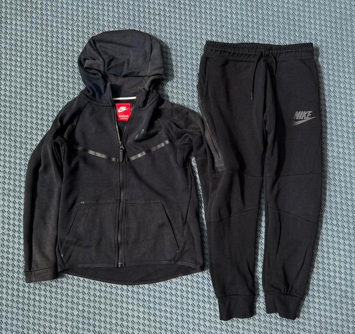 👖👕 Nike Tech Fleece Set - broek en hoodie maat S 10-12Y, Kinderen en Baby's, Kinderkleding | Maat 128, Gebruikt, Jongen of Meisje