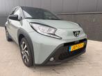 Toyota Aygo X 1.0 VVT-i Pulse Automaat Carplay Camera 2024, Auto's, Toyota, Stof, Euro 6, USB, Grijs