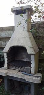 GRATIS! Betonnen bbq, Tuin en Terras, Houtskoolbarbecues, Ophalen, Gebruikt