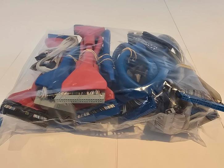 8x rounded kabel floppy/ide, Computers en Software, Pc- en Netwerkkabels, Gebruikt, Ophalen of Verzenden