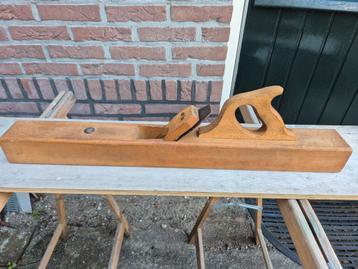 Oud en antiek timmermans gereedschap  beschikbaar voor biedingen