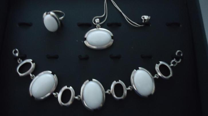 Moderne zilveren set   ketting met hanger armband en ring, Sieraden, Tassen en Uiterlijk, Kettingen, Zo goed als nieuw, Zilver