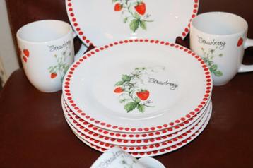 Strawberry servies van Jet ( nieuwe serie )  beschikbaar voor biedingen