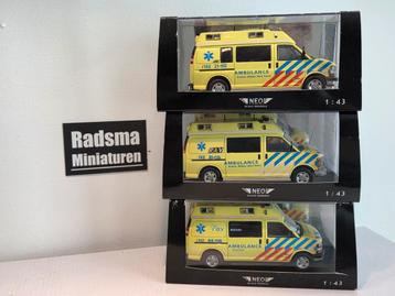 3x Chevrolet GMT 600 Ambulance modellen ZIE TEKST 1:43 Neo beschikbaar voor biedingen