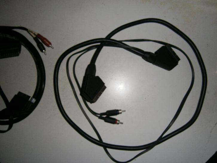 2 stuks Scart kabel 1 meter met extra Audio RCA aansluiting, Audio, Tv en Foto, Audiokabels en Televisiekabels, Gebruikt, Scartkabel