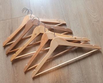Houten kledinghangers - Set van 5 beschikbaar voor biedingen