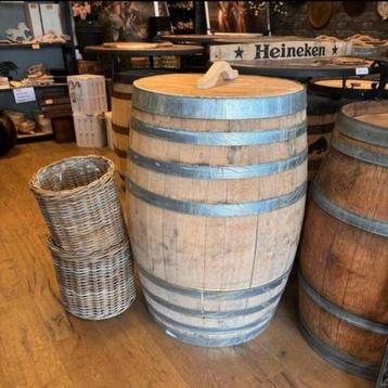 Eikenhouten regenton van 300 liter met los deksel beschikbaar voor biedingen