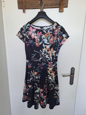 Lascana jurkje maat S zwart met bloemen print