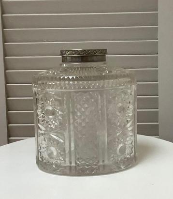 Mooie bewerkte koek,-of snoep pot met verzilverde knop beschikbaar voor biedingen