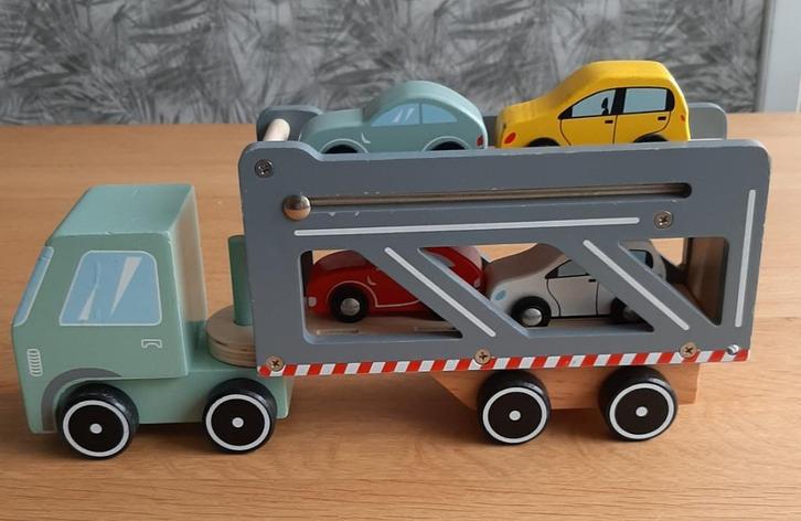 Houten oplegger met 4 auto’s van Dille en Kamille, Kinderen en Baby's, Speelgoed | Houten speelgoed, Zo goed als nieuw, Rij- of Hobbelspeelgoed
