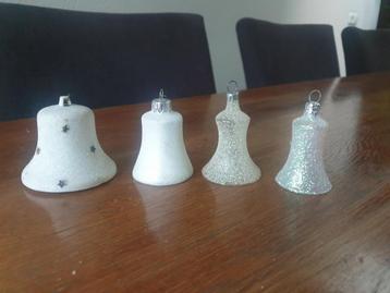 2 gesuikerde kerstballen / 2 met zilver spikkels  beschikbaar voor biedingen