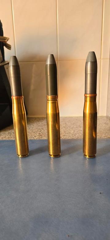  3 keer 20mm hulzen onklaar beschikbaar voor biedingen