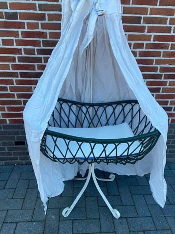 Wieg beschikbaar voor biedingen