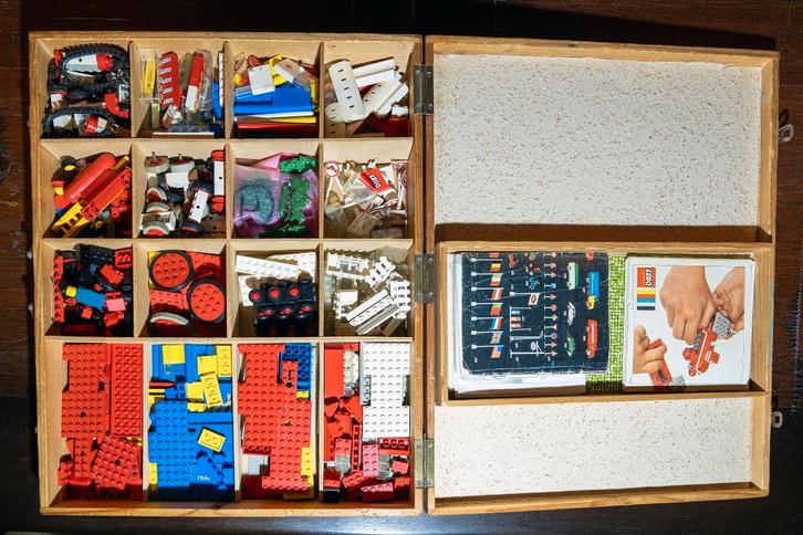 Goedgevulde houten lego verzameldoos met scharnier deksel, Kinderen en Baby's, Speelgoed | Duplo en Lego, Gebruikt, Lego, Losse stenen