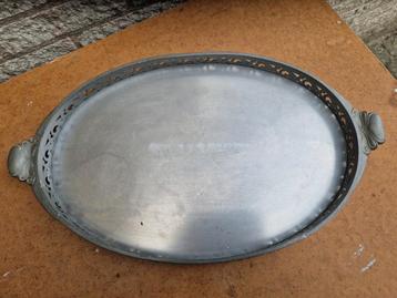 Vintage tinnen Dienblad beschikbaar voor biedingen