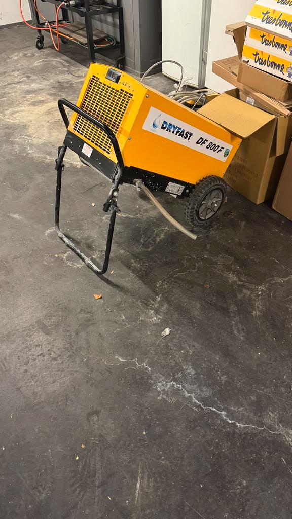 Bouwdroger te huur. Dryfast DF 800F, Doe-het-zelf en Verbouw, Ventilatie en Afzuiging, Zo goed als nieuw, Afzuiger, Ophalen