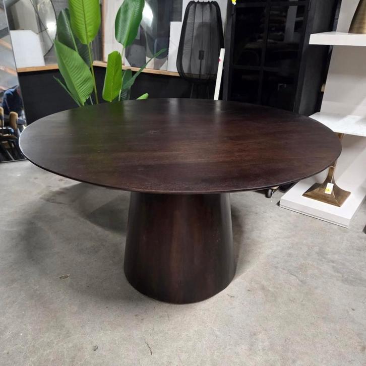 Ronde Eettafel Job Walnoot 130 en 150 cm van Benoa., Antiek en Kunst, Antiek | Meubels | Tafels, Ophalen