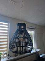 Mooi zwarte rotan hanglamp, Huis en Inrichting, Lampen | Wandlampen, Ophalen