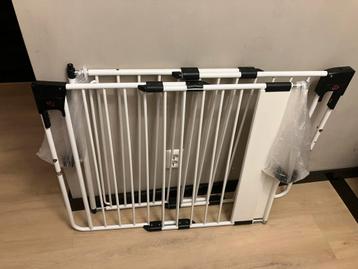 Twee witte A3 traphekjes wit beschikbaar voor biedingen