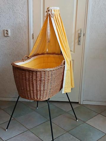 GEWELDIGE VINTAGE HANDGEMAAKTE  ROTAN WIEG NIEUWSTAAT. beschikbaar voor biedingen
