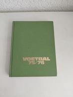 Boek voetbal 75-76, Ophalen of Verzenden, Gelezen, Balsport