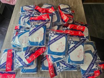 Grote partij van 53 nieuwe knie- en elleboogbeschermers. Ide beschikbaar voor biedingen
