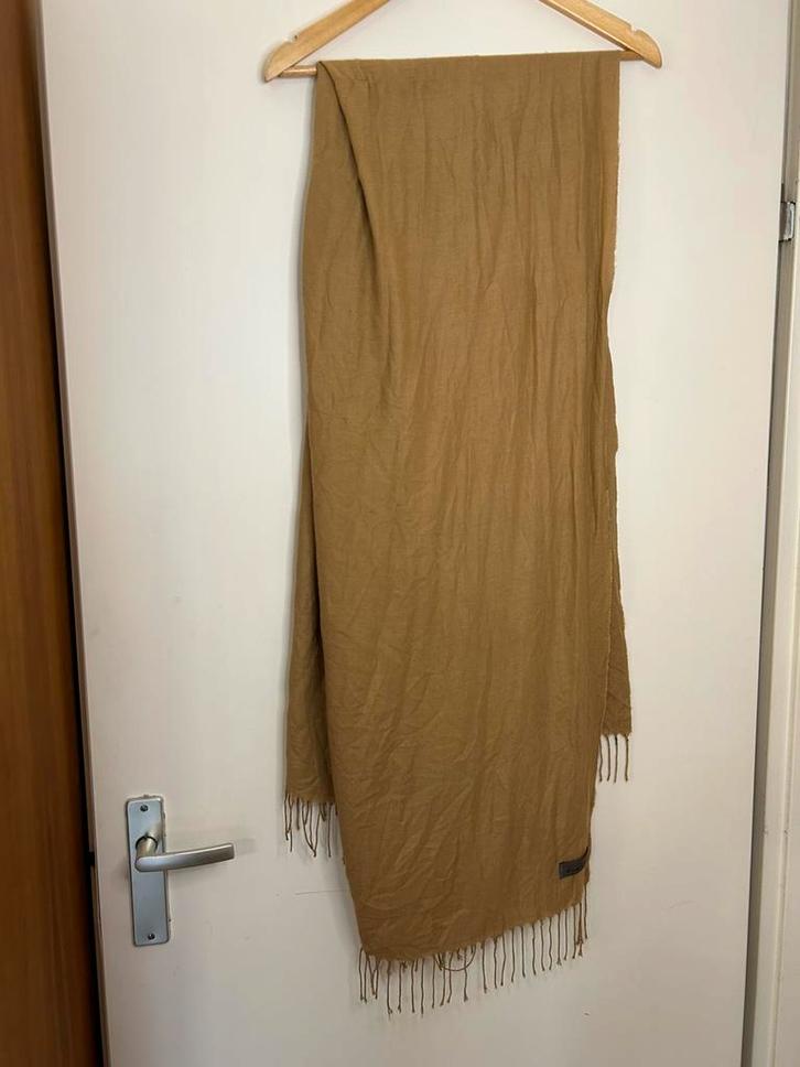 Beige dames sjaal, Kleding | Dames, Mutsen, Sjaals en Handschoenen, Gedragen, Sjaal, Maat 38/40 (M), Ophalen of Verzenden