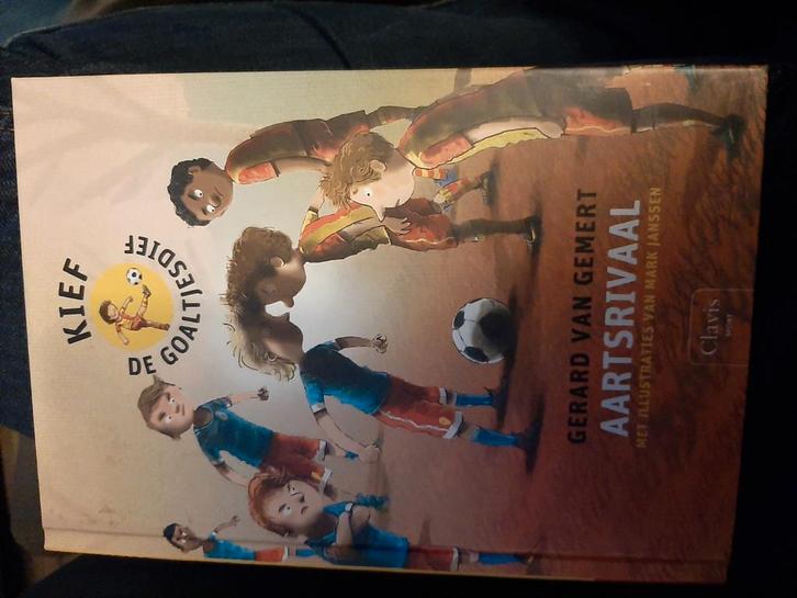 Gerard van Gemert - Aartsrivaal, Boeken, Kinderboeken | Jeugd | onder 10 jaar, Zo goed als nieuw, Fictie algemeen, Ophalen of Verzenden