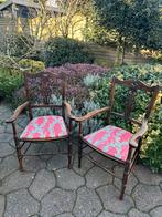 Antieke houten stoel met roodroze bekleding, Ophalen