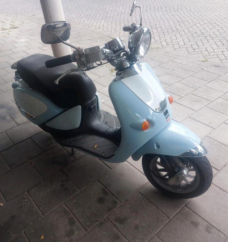 Aprilia mojito custom Brom 2takt, Fietsen en Brommers, Scooters | Aprilia, Zo goed als nieuw, SR 50, Tweetakt, Ophalen