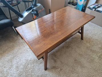 Vintage salontafel beschikbaar voor biedingen
