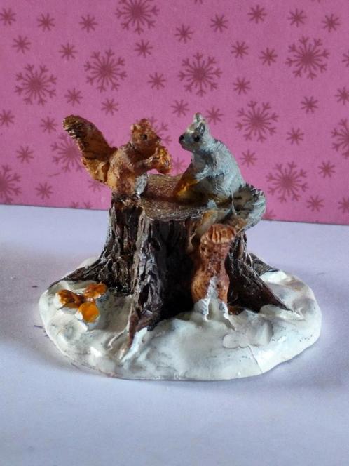 Lemax Eekhoorns op Boomstronk Kerstdorp, Diversen, Kerst, Gebruikt, Ophalen of Verzenden