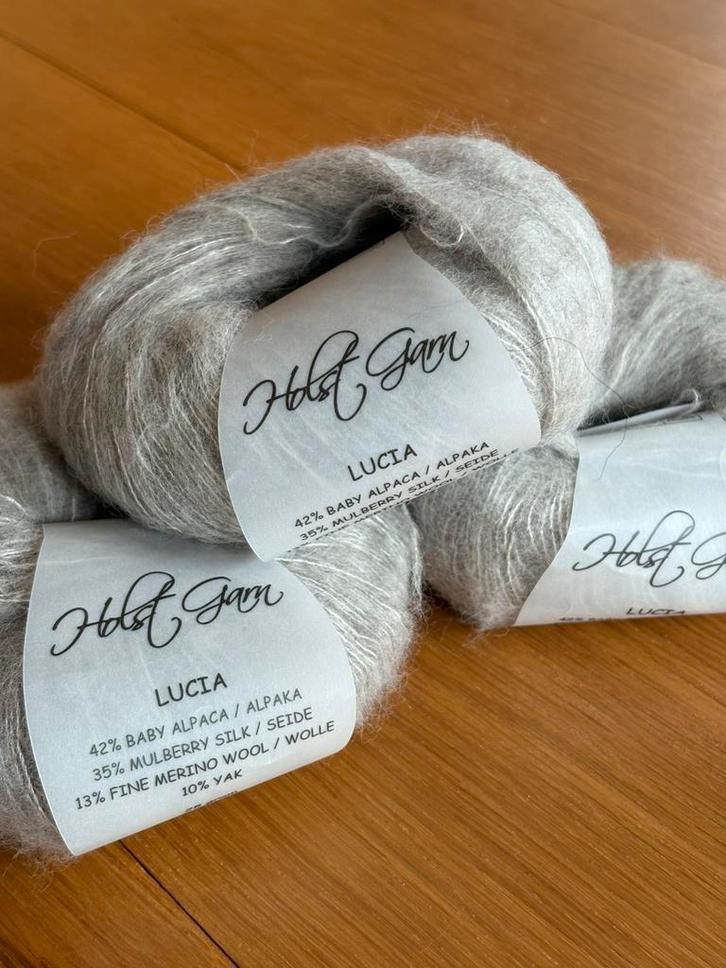 3x Lucia (holst garn) grijs/wit garen, Hobby en Vrije tijd, Breien en Haken, Nieuw, Breien of Haken, Wol of Garen, Ophalen of Verzenden