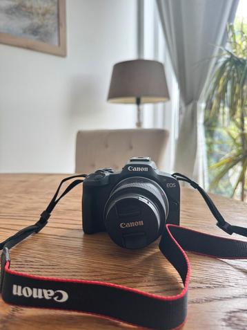 Canon EOS R50 kit+zonnekap, Hoya filter & Peter Hardley tas beschikbaar voor biedingen