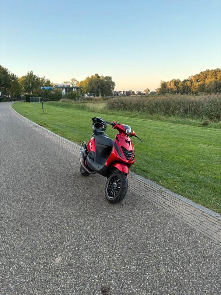 Zip SP 172CC LC vers!!, Fietsen en Brommers, Scooters | Piaggio, Zo goed als nieuw, Zip, Maximaal 45 km/u, Tweetakt, Ophalen