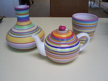 Theepot Vaas en Bloempot beschikbaar voor biedingen