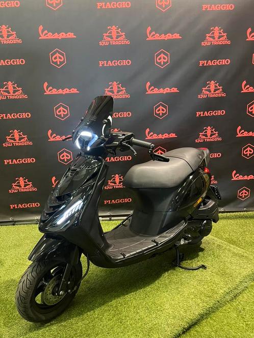 Piaggio Zip 2022 Brom SP Black on Black Full Option Garantie, Fietsen en Brommers, Scooters | Piaggio, Zip, Ophalen