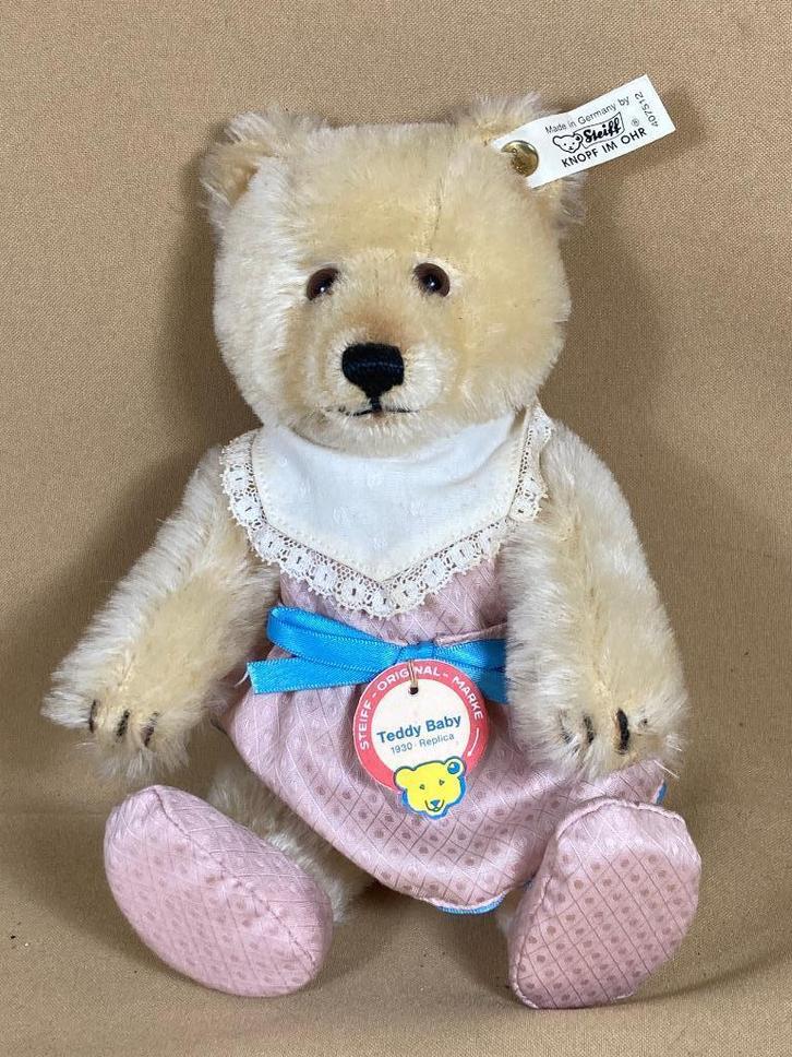 Steiff teddybeer Baby Maid 407512 met certificaat en doos, Verzamelen, Beren en Cherished Teddies, Zo goed als nieuw, Stoffen beer