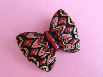 jwg Vintage 60s 70s gekleurde vlinder broche roze rood goud beschikbaar voor biedingen