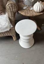 Riviera maison end table wit, Huis en Inrichting, Tafels | Bijzettafels, Minder dan 55 cm, Rond, Zo goed als nieuw, Ophalen