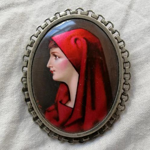 Broche met geëmailleerde voorstelling van de heilige Fabiola, Sieraden, Tassen en Uiterlijk, Antieke sieraden, Broche, Overige materialen